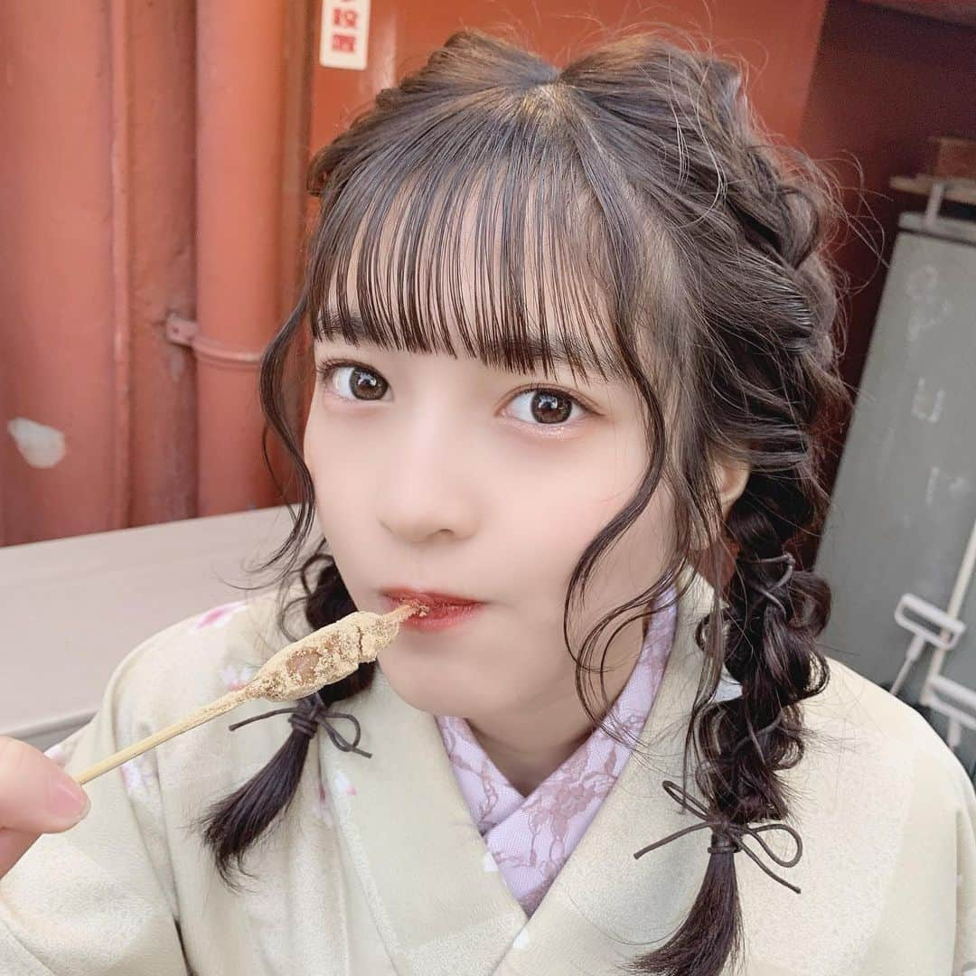 黒嵜菜々子さんのインスタグラム写真 - (黒嵜菜々子Instagram)「食べるの大好き🍡  #浴衣ヘアアレンジ  #浴衣  #着物レンタル  #食べ歩き」2月10日 20時45分 - kurosaki0516