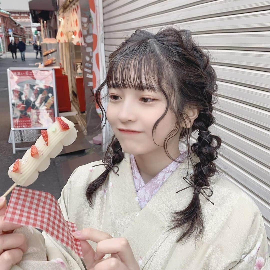 黒嵜菜々子さんのインスタグラム写真 - (黒嵜菜々子Instagram)「食べるの大好き🍡  #浴衣ヘアアレンジ  #浴衣  #着物レンタル  #食べ歩き」2月10日 20時45分 - kurosaki0516