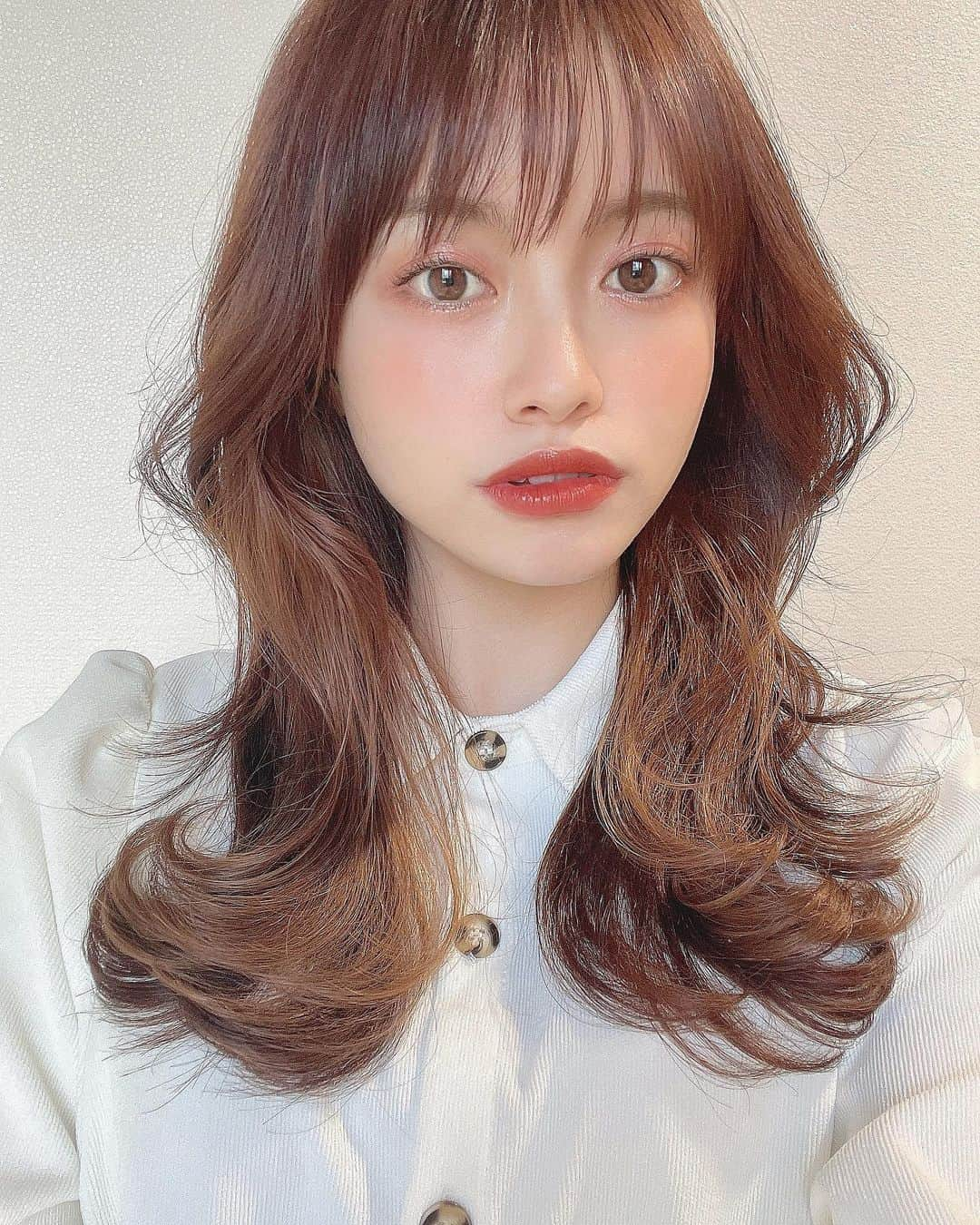 Nayuhaさんのインスタグラム写真 - (NayuhaInstagram)「.﻿ #なゆヘアカタログ﻿ 髪の毛のオーダー方とか、髪色の﻿ 質問dm来ることが増えて嬉しい♡﻿ 気になることあったら、いつでも聞いてください🥰﻿ ﻿ ﻿ ﻿ ﻿ やりたい事からばっかりやっちゃって、﻿ やらなきゃいけない事﻿ 溜めちゃうんだけど﻿ なかったことにならないかな😌（）﻿ 共感してくれる人いる？﻿ 逆に、嫌なことから片付けられる人﻿ コツ教えて😌 ﻿ ﻿ ﻿ ﻿ ﻿ ﻿ ﻿ ﻿ ﻿ ﻿ #인물#맞팔#좋아요반사#모델#데일리룩﻿ #サロンモデル#サロンモデル希望#大阪サロンモデル#大阪サロモ#関西モデル#関西モデル募集#関西フリーモデル#大阪美容#フリーモデル#フリーモデル募集#梅田サロン #梅田サロモ#韓国ヘア#韓国ヘアスタイル #ワンホンヘア#ワンホン#韓国ファッション#韓国ファッション好きな人と繋がりたい #いいねした人で気になった人フォロー #レイヤーカット #レイヤーロング#韓国風メイク」2月10日 20時46分 - nayu__gram