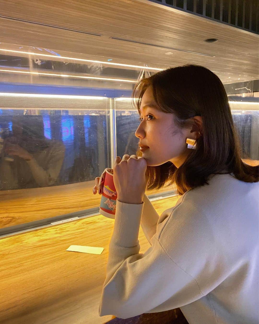 安田愛音さんのインスタグラム写真 - (安田愛音Instagram)「. この間ちょこっと髪の毛切ったの~、 @tasuku_mnhs  いつもありがとうございます☺️  飲んでるのはホットチョコレートだよん バレンタインもうすぐだ🍫」2月10日 20時47分 - ainee.y
