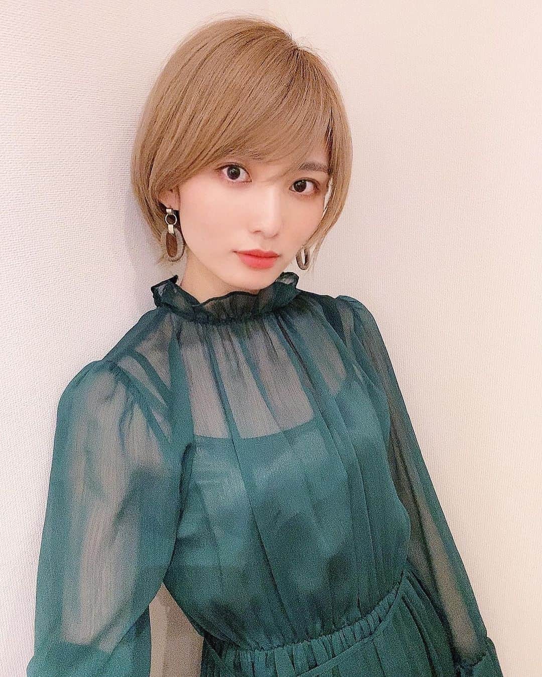サキのインスタグラム：「. 髪色いい感じに抜けてきました🐑🐑  #ハイトーン」