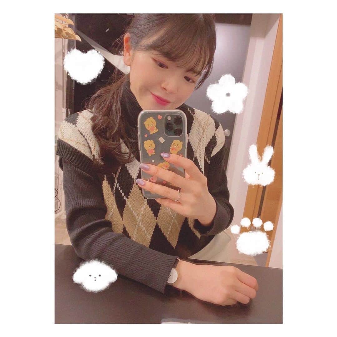 松崎博香のインスタグラム：「. スタマリは今日もリハーサルでした✌🏻 みんなも1日お疲れ様でした🐼♡  早くみんなに会いたいなぁぁ🍫 バレンタインはみんなと過ごせますように🤲🏻 チョコ貰えるかなぁぁぁ。 下駄箱にチョコ溢れるくらい モテたい人生だったなぁ。。。🥺笑  #すまふら🌼 #おしゃれさんと繋がりたい #오오티디」