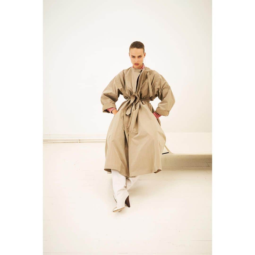 イザベルマランのインスタグラム：「SPRING 21 @birgitkos in Isabel Marant Spring 21 collection wearing the Ilifawn coat.  Discover more through the link in our bio.  Photographed by: @blackpierreange  #IsabelMarantSS21 #IsabelMarant」