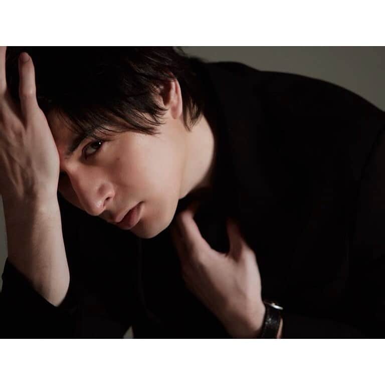橘昌吾のインスタグラム：「anan 2月3日発売号にて城田優さんのスタイリングを担当させて頂きました。﻿ (画像はanan webさんより拝借しております)﻿ #城田優 #anan #styling」