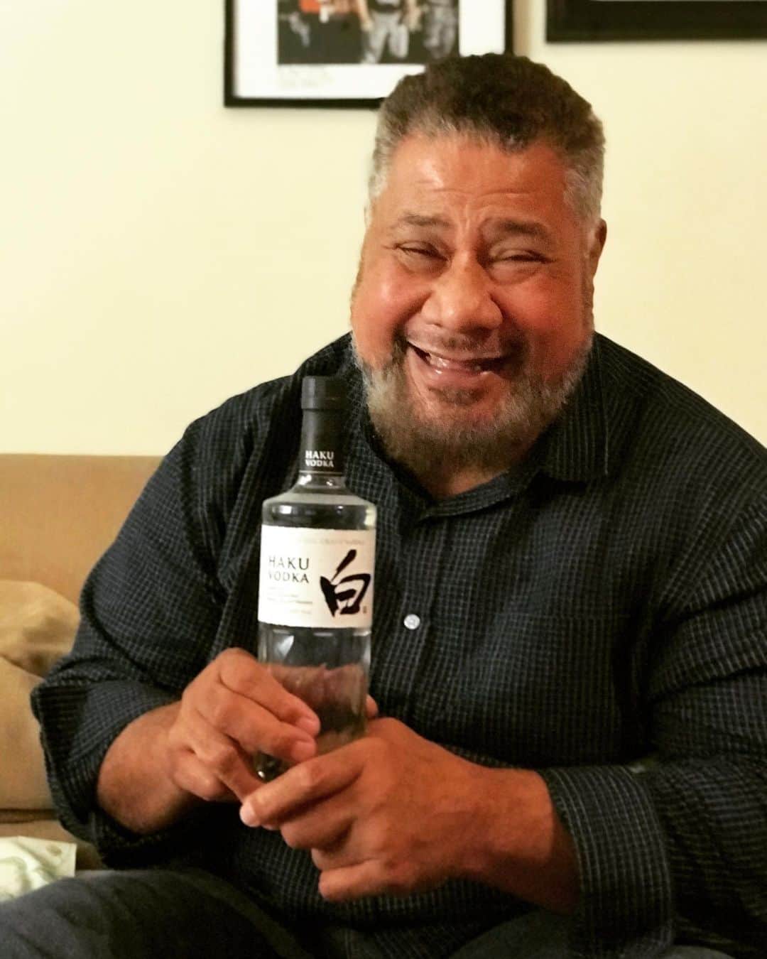 テヴィタ・フィフィタのインスタグラム：「Happy Birthday Papa Bear! If you see this man today know that TODAY is his birthday, don’t believe everything you read on #Wikipedia ! Papa Bear I can’t thank you enough for what you’ve done for us and the lessons you continue to teach us. I wish you the happiest and bestest birthday possible! #loveyoudad #birthdayboy」