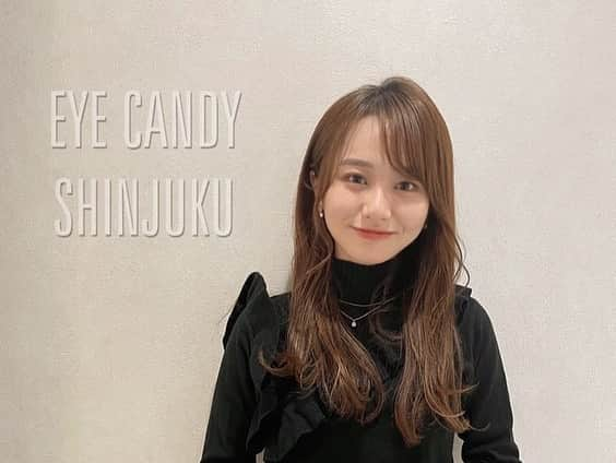 渡邊麻衣さんのインスタグラム写真 - (渡邊麻衣Instagram)「.  EYE CANDY 新宿店（@eyecandyhifu、@eyecandy_shinjuku）さんでHIFUをしていただきました！ 2枚目の左がbefore、右がafterで、髪型が少し崩れてしまいましたがフェイスラインがはっきりしたのがわかります！ 凄い痛いのかと思ってましたが、強さが調節でき、ピリピリした刺激のみで安心でした😌  EYE CANDYさんでは、本格HIFUが初回4400円、2回目以降9900円で受けられるサロンです。私はスタンダードコースでやりました！  HIFUは即効性もあるけど、しばらくしてからまた効果が出てくるらしいから楽しみー！  #eyecandyhifu #eyecandy #ウルトラvハイフ #ハイフ #hifu #フェイシャル #エステ #美容 #小顔効果 #アンチエイジング」2月10日 21時05分 - mai_watanabe3