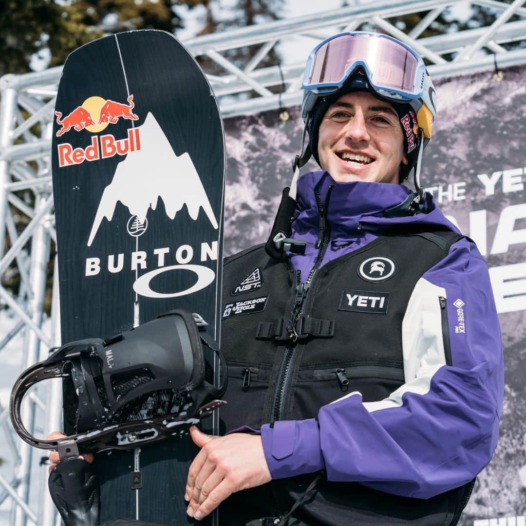 レッドブルのインスタグラム：「he only went and WON 'STOP 1' OF THE YETI NATURAL SELECTION TOUR 👏👏👏  @markmcmorris take a bow 🙌  Mark ended up going head-to-head with legend @TravisRice as Mother Nature came *through* for the final with over four-feet of snow - and that's on pushing the boundaries of big mountain, freestyle riding 🏆🥇  #redbull #givesyouwiiings #freestyle #snowboarding #snow #naturalselection #naturalselectiontour #YETI」