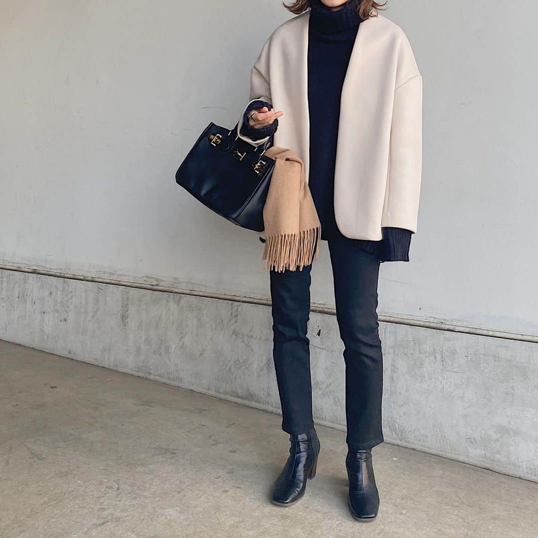 acco.mamaさんのインスタグラム写真 - (acco.mamaInstagram)「⠀ ⠀ 𝚂𝚑𝚘𝚛𝚝 𝚓𝚊𝚌𝚔𝚎𝚝𓂃 ⠀ 秋に2色買いした ノーカラージャケット ⠀ plageのスポンジリバーみたいに もちもちふかふか𓅭 ⠀ jacket #haptic knit #urs_styling  denim #uniqlo  boots #tukn bag #sitaparantica  shawl #macocca  ⠀」2月10日 20時59分 - acco.mama