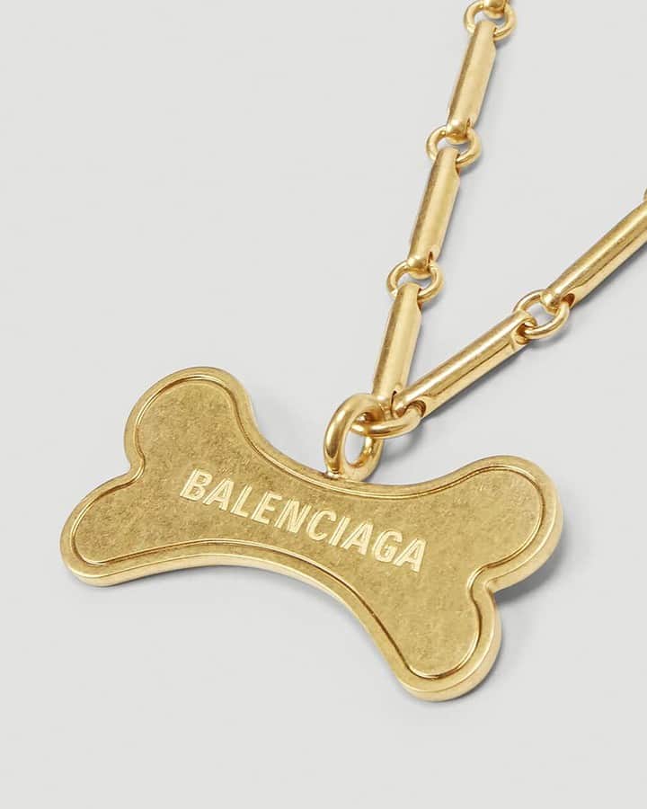 エルエヌシーシーのインスタグラム：「Demna Gvasalia has gone about renovating Balenciaga from the inside out, inviting a new generation to experience its founder's legacy. From oversized sweatshirts and coats to statement bags and covetable sneakers, discover the latest arrivals from one of the world’s most influential fashion labels. @balenciaga」