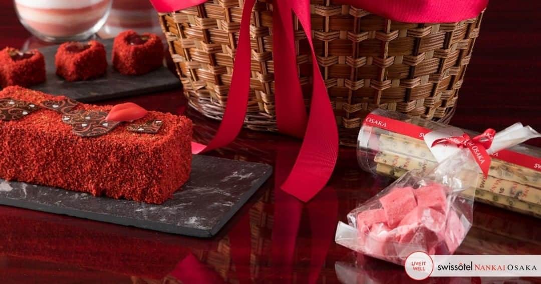 スイスホテル南海大阪さんのインスタグラム写真 - (スイスホテル南海大阪Instagram)「バレンタインデーの贈り物をお探しですか？「スイスグルメ」の心のこもったバスケットは、大切な方へのプレゼントにおすすめです。  ロマンティックな2月をお過ごしください。bit.ly/SwissGourmetBasketOfLove2021-JP  Running out of ideas for Valentine's Day gift? Take a basket filled with love from Swiss Gourmet, conveniently packaged for your loved one to enjoy.   Share the sweetness this February! bit.ly/SwissGourmetBasketOfLove2021」2月10日 21時00分 - swissotelnankaiosaka_official