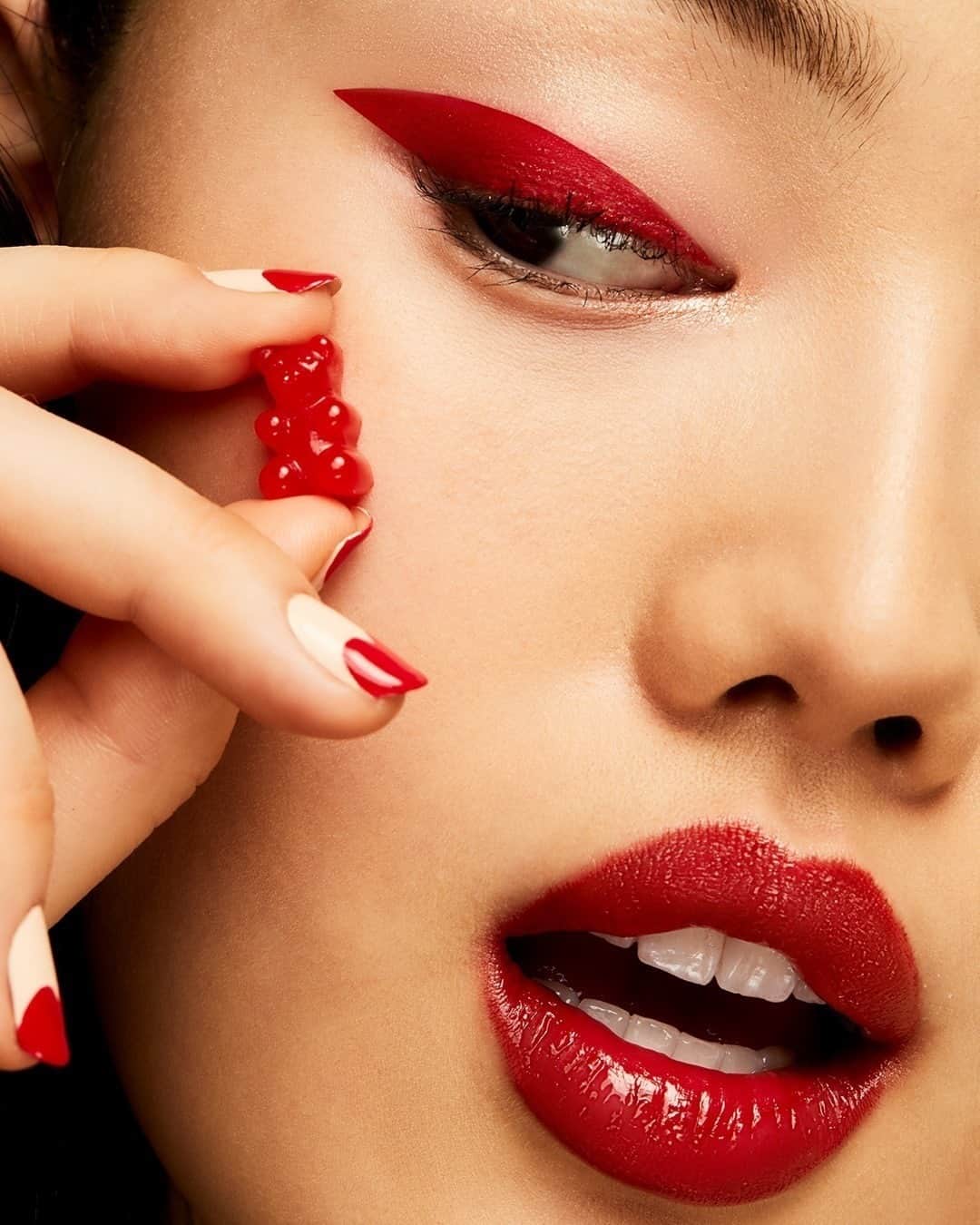 M·A·C Cosmetics UK & Irelandさんのインスタグラム写真 - (M·A·C Cosmetics UK & IrelandInstagram)「Hit their sweet spot this Valentines Day👀 Get red-dy for V-day with:⁠ ❤️Chromagraphic Pencil in Basic Red⁠ ❤️Lip Pencil in Auburn⁠ ❤️Matte Lipstick in Chili⁠ ❤️Lipglass Clear⁠ ❤️Hyper Real Glow Palette in Get It Glowin'⁠ ❤️In Extreme Dimension 3D Black Lash ⁠ Drop a 🙌 if you love this look! #MACCosmeticsUK #MACCosmetics #MACValentinesDay #ValentinesDay #Lipstick #RedLipstick #Makeup #Beauty⁠」2月10日 21時01分 - maccosmeticsuk