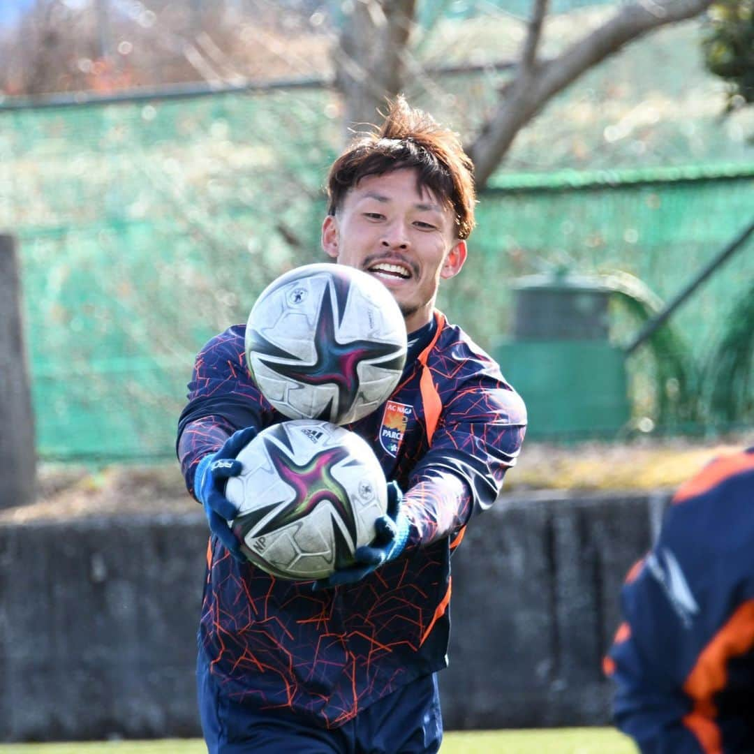 AC長野パルセイロさんのインスタグラム写真 - (AC長野パルセイロInstagram)「. 今日の広報SHOT📸 2021.2.10 御殿場キャンプDAY2☀️  ボールを運ぶ人々⚽️💨  #acnp #ac長野パルセイロ #長野 #パルセイロ #jリーグ #御殿場 #キャンプ」2月10日 21時02分 - acnaganoparceiro.official