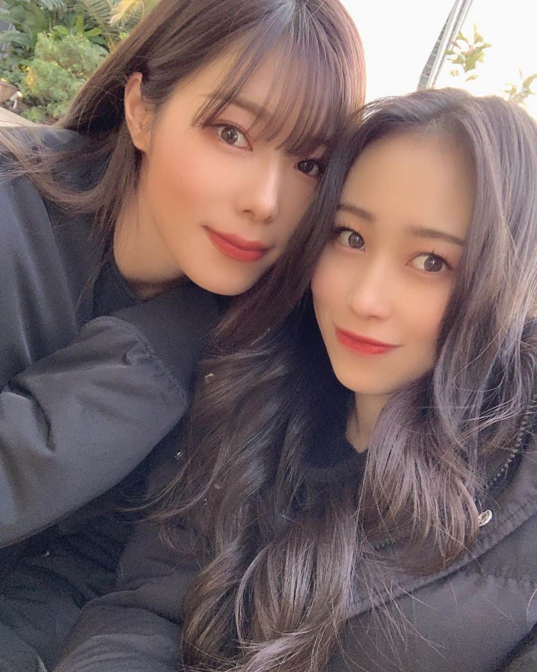 長沼南帆のインスタグラム：「ラビュー😘😘😘﻿ ﻿ とももんとご飯行くといつも写真を撮り忘れるけど﻿、今回はバッチリ👍🏻﻿ ﻿ 悩みをバサバサ捌いてくれました😜﻿ ありがとーう！﻿ お互い頑張ろう👍🏻  #フィルター変えると結構変わる　#黒髪　#黒髪ロング　#rq #レースクイーン　#memory #黒髪ロングストレート　#秋　#秋服　#脚長コーデ　#とももんもん　#美ボディ」