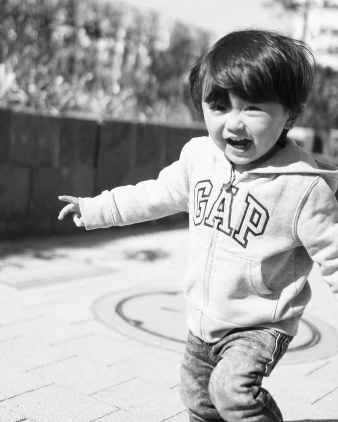 Ayaさんのインスタグラム写真 - (AyaInstagram)「早くも1歳半👦🏻🎂🧡 大きくなったなぁ〜😳 最近はイヤイヤ期やけど、 ほとんどは甘えてくるから やっぱ可愛いよね。笑 . かなりのやんちゃ🦖boyやけど、 ここまで病気にもならず、 健康に育ってくれて良かった☺️✨ . もういっぱい歩けるようになったし コロナが落ち着いたら、色んな所 連れてってあげたいなぁ🚘✈️ . 1ヶ月半検診ももうすぐやし、 成長ぶりが楽しみ〜👦🏻 #男の子#男の子ベビー#1歳半#8月生まれ#成長記録 #ベビフル#コドモノ#あかちゃんのいる生活」2月10日 21時09分 - aya__fit