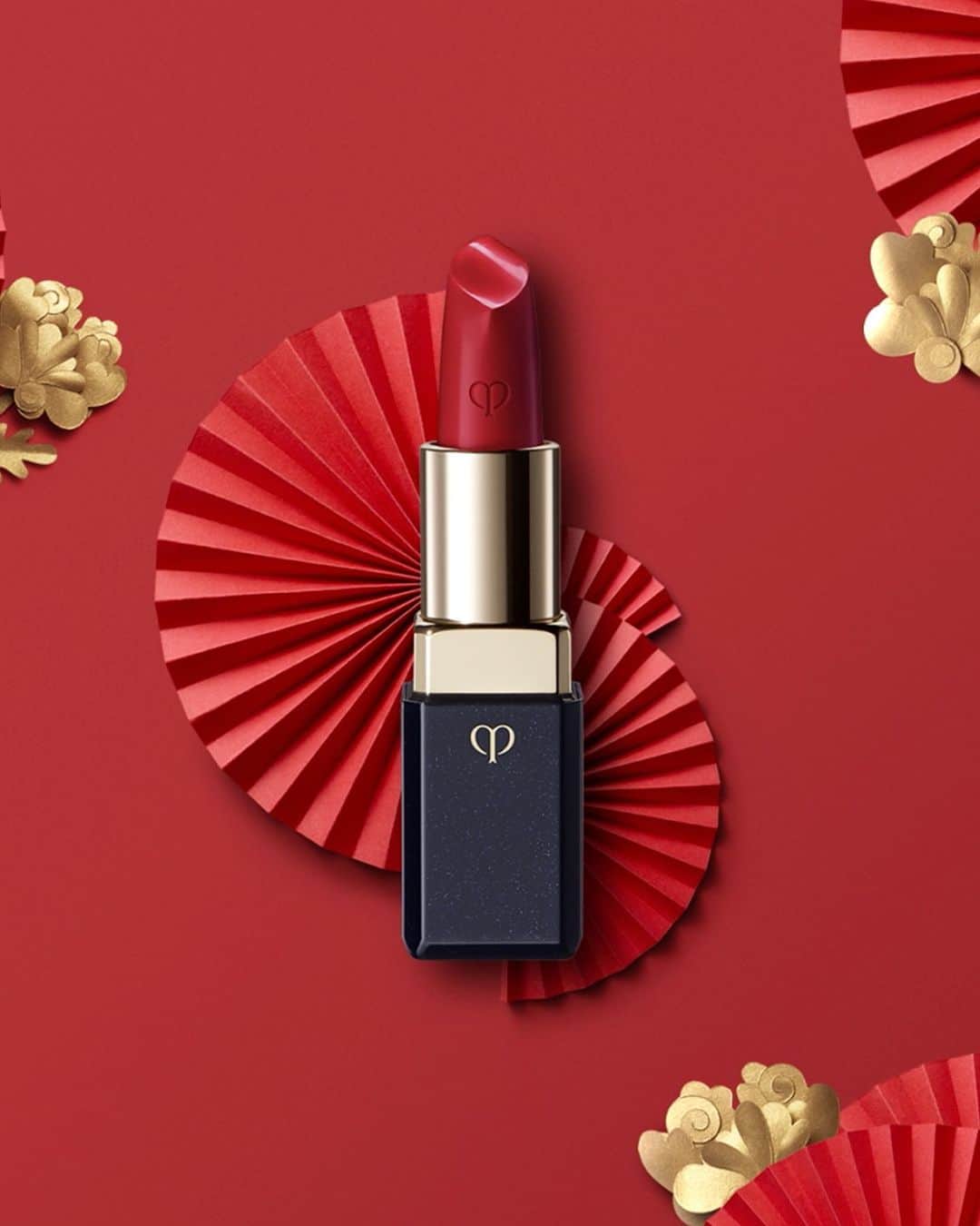 Clé de Peau Beauté Officialさんのインスタグラム写真 - (Clé de Peau Beauté OfficialInstagram)「This year, spread joy, prosperity and positivity with the lucky three: the auspicious #1TheSerum in red, the radiant #LaCreme and the bold #LipstickCashmere in 103 Legend Red.」2月10日 21時11分 - cledepeaubeaute