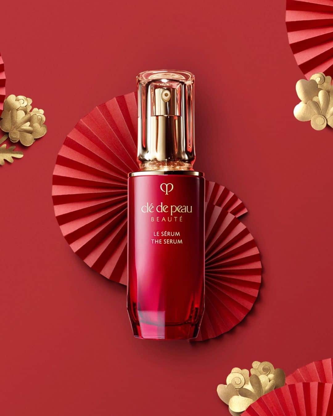 Clé de Peau Beauté Officialさんのインスタグラム写真 - (Clé de Peau Beauté OfficialInstagram)「This year, spread joy, prosperity and positivity with the lucky three: the auspicious #1TheSerum in red, the radiant #LaCreme and the bold #LipstickCashmere in 103 Legend Red.」2月10日 21時11分 - cledepeaubeaute