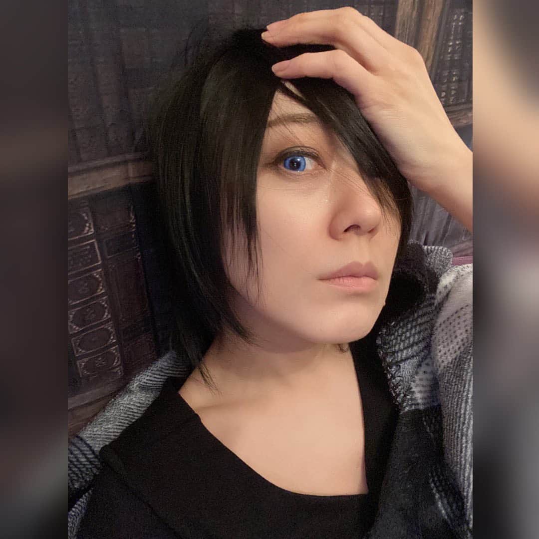 浅川悠のインスタグラム：「Just selfie-ing before I wash my face🤓📸Gonna take a bath now!  ⠀ #afteraphotoshootletmetakeaselfie  #voiceactor  #声優 #voiceactorslife」