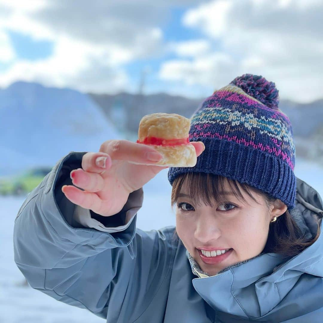 りんご娘さんのインスタグラム写真 - (りんご娘Instagram)「西目屋村で雪だるま作ってきたよ⛄️ ビーチ西目屋とビジターセンター前に展示中です！ よかったら見に行って記念撮影してきてねー📸 みんなの投稿を楽しみにしてるね😉 #西目屋村　#ビーチ西目屋 #ビジターセンター #雪だるま #雪遊び #ワンピース愛 #麦わら  @ourin_ringomusume  @saika_ringomusume  @riceball_hikari」2月10日 21時17分 - _ringo.musume.com_