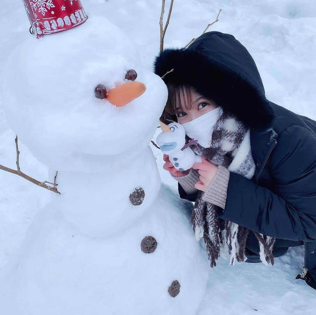 畠山茉央のインスタグラム：「雪だるま作った☃️ ・ ・ ・ #雪だるま#スノーマン#snowman #雪#冬#winter#snow #北海道#どさんこ #がんばれジャンヌ #オラフ#アナ雪」