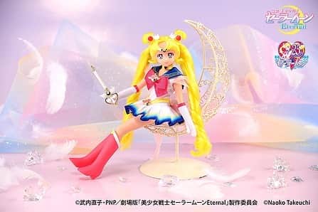 Sailor Moonさんのインスタグラム写真 - (Sailor MoonInstagram)「✨🌙 I’m so happy they made a Sailor Moon doll!! I wish they made the other ones with the earlier Sailor Moon Fuku’s and the other senshi, but I’ll take it! It always seems so random when they’re like here’s Super Sailor Moon but we aren’t giving you the earlier transformations! 🌙✨  #sailormoon #セーラームーン　#doll #figure」2月10日 21時22分 - sailormoon_sc