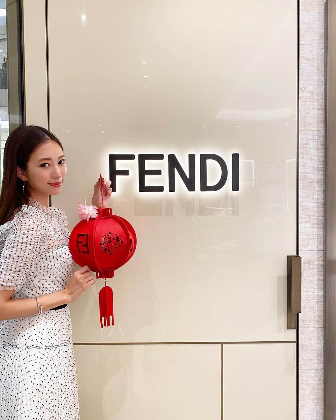 片山夏実のインスタグラム：「CNY is finally just around the corner, can't wait! Looking forward for it, got no plans tho! . . #singapore #シンガポール #fendi #cny」