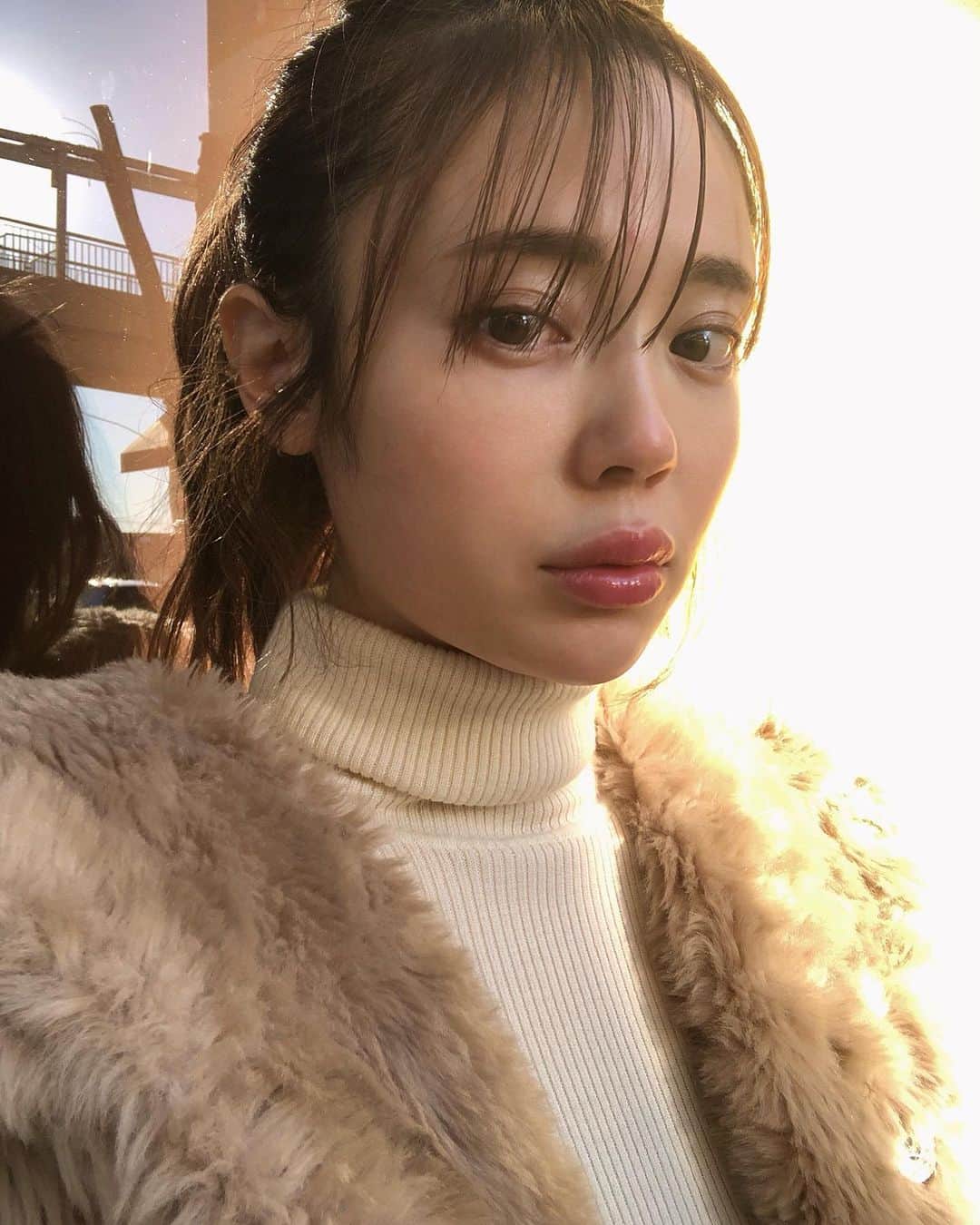 島居玲子のインスタグラム：「はらりと巻かない前髪もすきなんだけども  なにぶんちょうど目にかかって 目が半分しか開かない🤥」