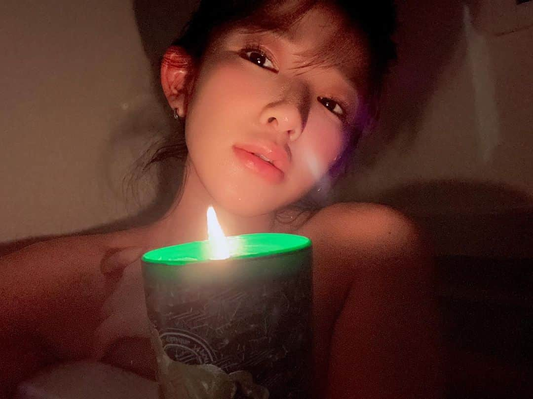 天木じゅんさんのインスタグラム写真 - (天木じゅんInstagram)「new candle🕯♥︎ . . . #diptyque  #candle  #candlelight  #relax  #relaxtime  #junamaki #bathtime #bathroom  #お風呂 #天木じゅん」2月10日 21時26分 - jun.amaki