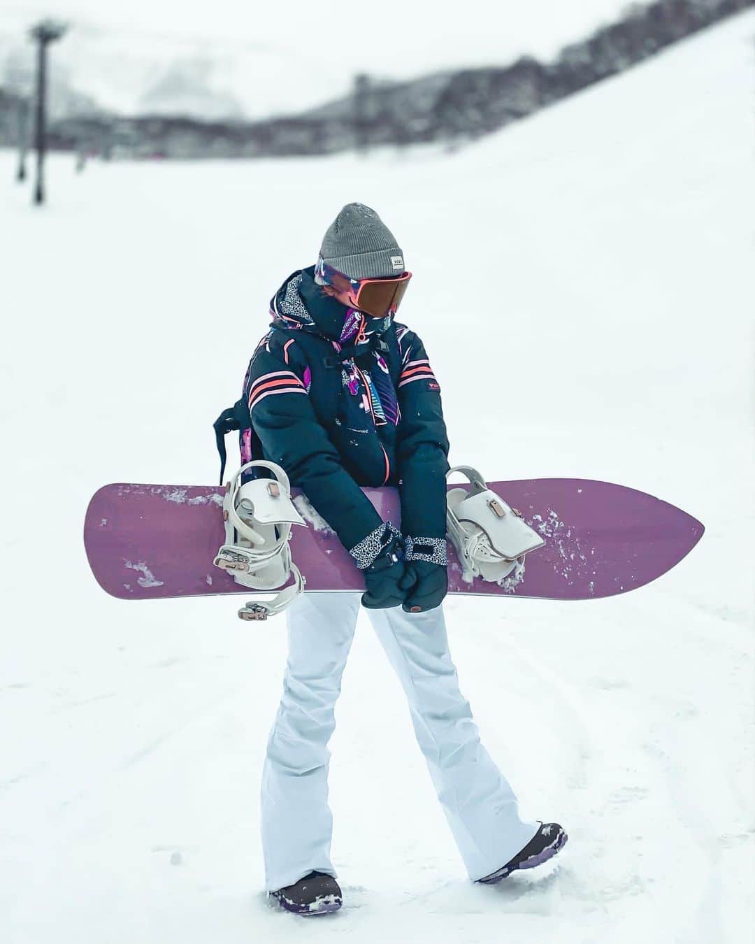金子藍さんのインスタグラム写真 - (金子藍Instagram)「かおりんから借りたボード @kaorimayaguchi   いいーーーー✨  夢膨らむね  #roxy #roxyjapan #snowboarding #gentemstick #北海道 #ニセコ」2月10日 21時27分 - aikaneko_surf