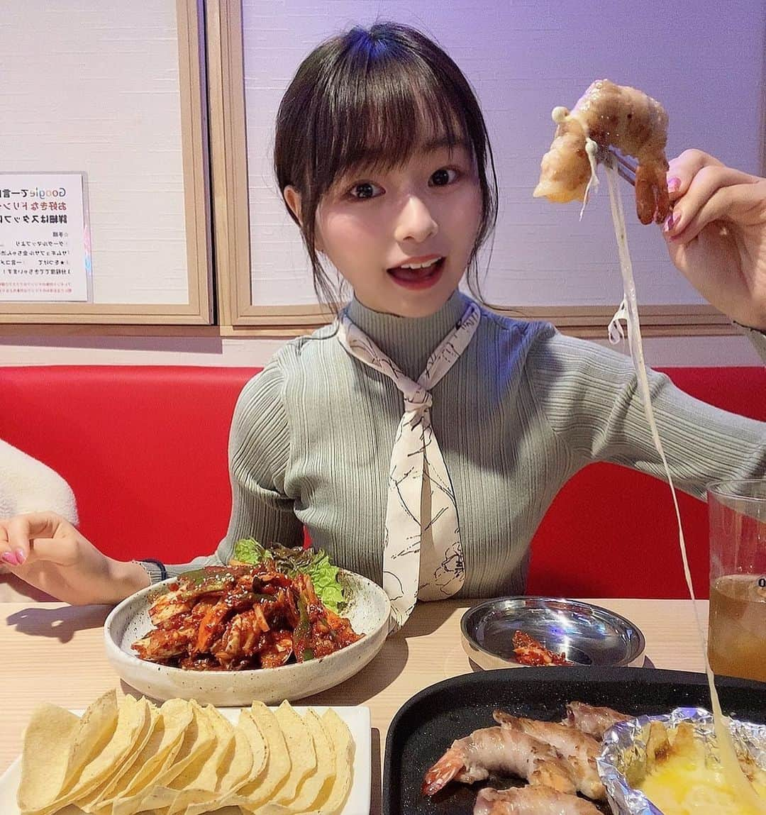 奥原ゆきのさんのインスタグラム写真 - (奥原ゆきのInstagram)「今日韓国料理の話を聞いてたら食べたくなったので‥  この間、初めてエビロールサムギョプサル食べました🦐🍤 エビだけかと思ってたら、お肉が巻かれててプリプリで美味しかったよ(*´꒳`*) . あ、あと、チーズキンパも食べた！🫕 思ったより辛くなくて食べやすかった✌️ 韓国料理ってまたすぐ食べたくなるよね☺️  #過去pic #渋谷ランチ」2月10日 21時32分 - yukino_okuhara