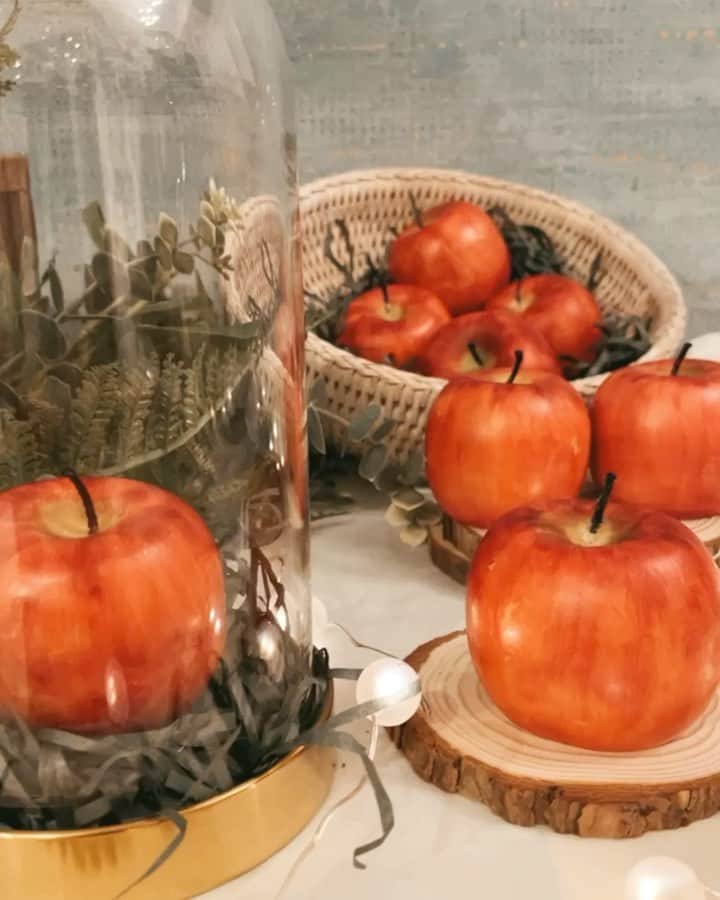 Fleur Fleurのインスタグラム：「2021 Valentine’s day!  𝔂𝓸𝓾 𝓪𝓻𝓮 𝓽𝓱𝓮 𝓪𝓹𝓹𝓵𝓮 𝓸𝓯 𝓶𝔂 𝓮𝔂𝓮𝓼 送一隻香噴噴嘅蘋果 比你嘅愛人同埋係朋友仔啦🍎❤️ #valentinesday  #appleCandles #valentines2021  #somethingSweet」