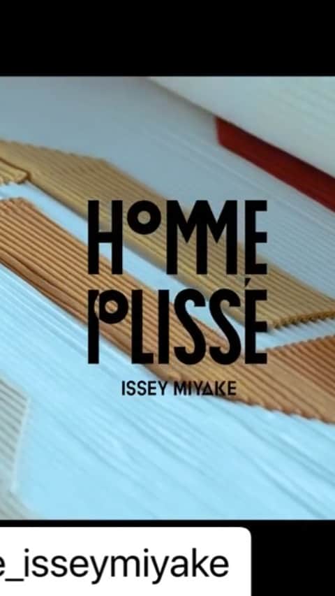 資生堂 のインスタグラム：「@hommeplisse_isseymiyake   Hair&Makeup: @junnakamura24 (中村 潤)  #repost @hommeplisse_isseymiyake  ・・・ HOMME PLISSÉ ISSEY MIYAKE premiered its AUTUMN WINTER 2021/22 collection Never Change, Ever Change online on Thursday, January 21. This collection looked at classic and conventional clothing styles from a modern perspective, and by integrating original ideas and techniques into them created what will be the new basics of the brand. This collection embodies the brand's intent to evolve, while always staying true to its approach to design and making, as it continues to produce clothing that reflects our changing lifestyles.  HOMME PLISSÉ ISSEY MIYAKEは1月21日（木）、「Never Change, Ever Change —変わらないもの、変わり続けるもの—」をテーマに、2021/22年秋冬コレクションをオンライン形式で発表しました。今回のコレクションは、クラシックやスタンダードとされているスタイルにあらためて目を向け、独自の視点と技術を取り入れることで、ブランドの新たな基本となる服のかたちを見出しました。一貫したものづくりの姿勢でプロダクト性に立ち返りながら、日々の生活に溶け込む服のさらなる進化を図ります。」