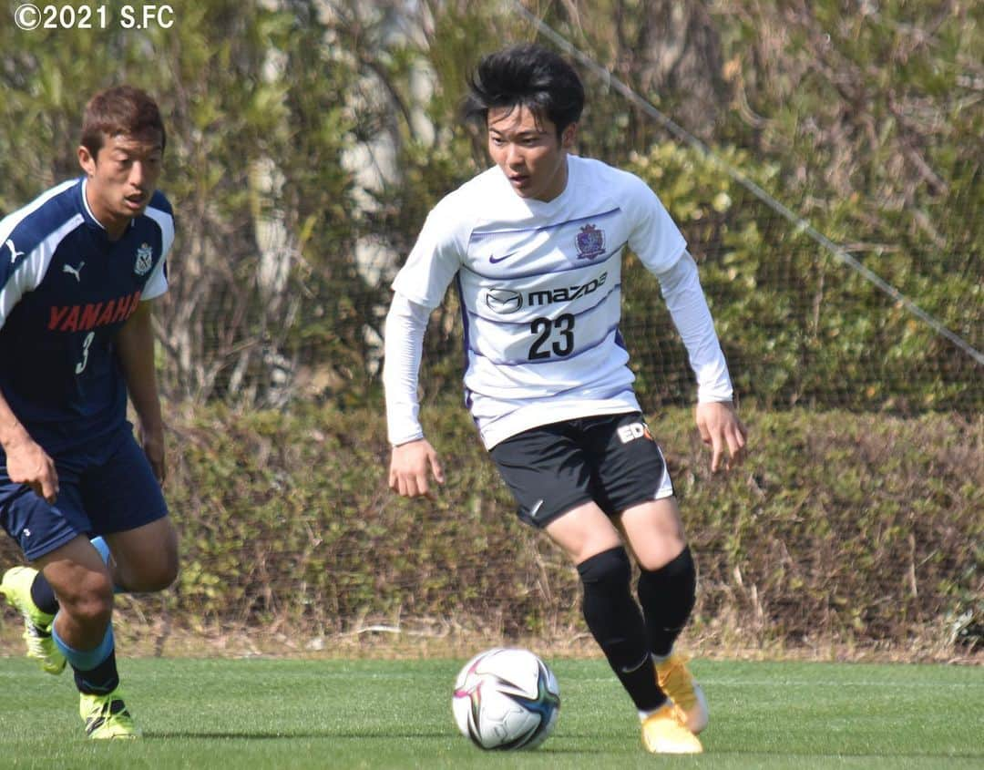 サンフレッチェ広島さんのインスタグラム写真 - (サンフレッチェ広島Instagram)「鹿児島キャンプ6日目⚽️ ジュビロ磐田とのトレーニングマッチを行い、6-2で勝利しました✨ 試合はドウグラス・ヴィエイラ選手のゴールを皮切りに、鮎川峻選手や東俊希選手、野上結貴選手、長沼洋一選手、さらには練習生もゴールを重ねて充実した一戦となりました💪💪  #鮎川峻 選手 #浅野雄也 選手 #柏好文 選手 #森島司 選手 #野上結貴 選手 #青山敏弘 選手 #清水航平 選手 #茶島雄介 選手 #川辺駿 選手 #ドウグラスヴィエイラ 選手 #sanfrecce #サンフレッチェ広島 #積攻 #鹿児島キャンプ」2月10日 21時48分 - sanfrecce.official