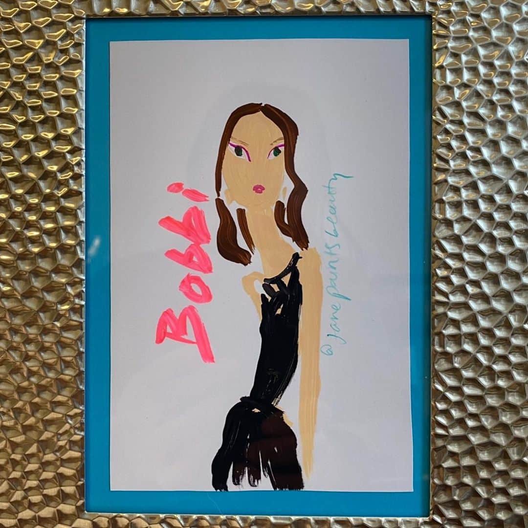 ボビー・ブラウンのインスタグラム：「Always wanted to be this girl in a slinky black dress. Long and lanky. But alas the reality is I’m a tuxedo kinda girl. Thank you @janepaintsbeauty for the visual. Love your art. Can’t wait to collaborate @jonesroadbeauty」