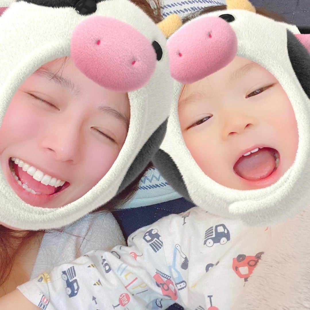 今井美穂さんのインスタグラム写真 - (今井美穂Instagram)「疲れが吹き飛ぶ息子とのイチャイチャタイム😁﻿ イヤイヤ期突入したけど、﻿ まだこうして可愛くいてくれる時間が長いので助かってます🤣💓﻿ ﻿ ﻿ 2月に入って色んなお仕事させて頂きました✨﻿ 新しいご縁に感謝ばかりです😊﻿ ﻿ 久々なので長くなっちゃったけど﻿ ブログ更新しました😁﻿ ﻿ ﻿ 明日は母リフレッシュ休暇頂きます！！！笑﻿ ﻿ ﻿ #ブログ更新しました﻿ #インスタトップのリンクから﻿ #男の子ママ﻿ #癒しの時間﻿ #子供との触れ合い﻿ #最近のお仕事のこと﻿ ﻿ ※写真撮影の時だけマスク外してます🙏﻿」2月10日 21時41分 - imaimiho1209