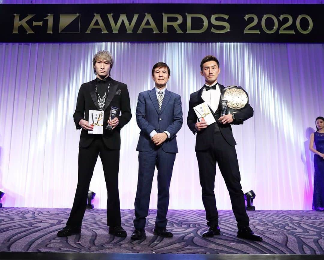 山崎秀晃のインスタグラム：「K-1 AWARDS 2020🏆 2018年に続き年間最高試合賞を受賞しました。 前回とは違い勝利で獲れた事嬉しく思います。 今年も王者として更に上の賞を獲得出来るよう攻めまくります🙏 #k1wgp #k1awards #年間最高試合賞」