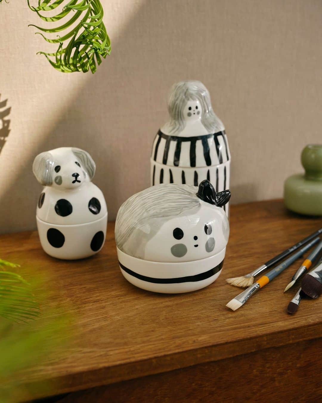 マリメッコのインスタグラム：「Meet Pilkkuhauva, Omppu and Raita-Armi – a jolly bunch of collectible characters celebrating our jubilee year. Marikyläläiset (Mari villagers) is a series of collectible ceramic figures by Jenni Tuominen, telling us a tale of the whimsical Mari village and its many lively characters. ⠀⠀⠀⠀⠀⠀⠀⠀⠀ This trio is a small-scale special edition and partly hand-painted making them delightfully vivid by their nature – and unique, just like we all are. The villagers were designed to hold your little secrets and treasures like a true friend. #marimekko」