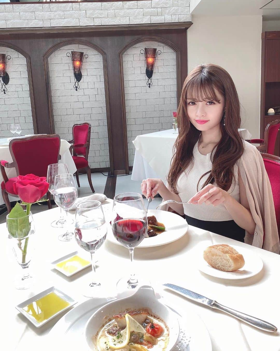 Isakoさんのインスタグラム写真 - (IsakoInstagram)「青山でイタリアン🍽💕 　 今日は、お仕事合間のランチをしに青山一丁目にある青山エリュシオンハウスにあやちゃん @tadeaya が連れて行ってくれました🌸 　 とってもステキな一軒家レストランで、前から気になっていたお店🥰初めて行けてとっても嬉しかったです💕 　 そしてそして、お誕生日のお祝いもしてもらっちゃって🥺ほんとに幸せ者でした🎂💕あやちゃんありがとう😭 　 　 ステキなお写真いっぱい撮ったので沢山載せちゃいますね💫 　 　 　 #青山カフェ#イタリアン#イタリアンランチ#青山ランチ#表参道ランチ#イタリア料理#レストラン#イタリアンレストラン#青山グルメ#青山一丁目#東京グルメ#東京ランチ」2月10日 21時54分 - ichaaako