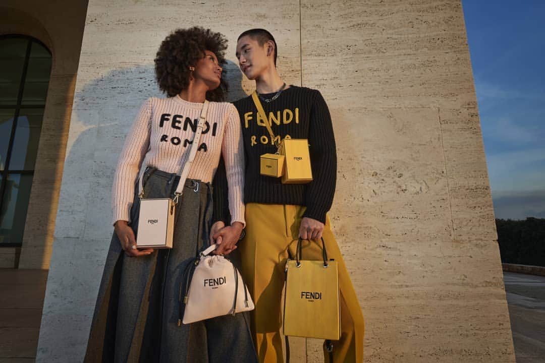 Fendiのインスタグラム：「LOVE IS LOVE  Valentine’s Day countdown. There’s still time to find the perfect present – tap the link in bio to explore our selection of bags, ready to wear, and accessories brimming with luxury and romance. #Fendi」