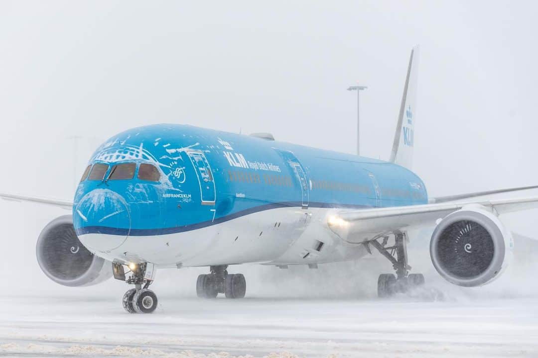 KLMオランダ航空さんのインスタグラム写真 - (KLMオランダ航空Instagram)「Definitely feeling the winter blues 🥶❄ 📸 by @mark_wagtendonk #KLM #winter #ice」2月10日 22時13分 - klm