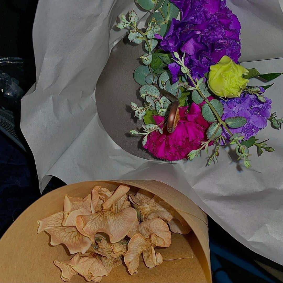 原あやののインスタグラム：「花と夜  #花#ブーケ#フラワーブーケ#夜」