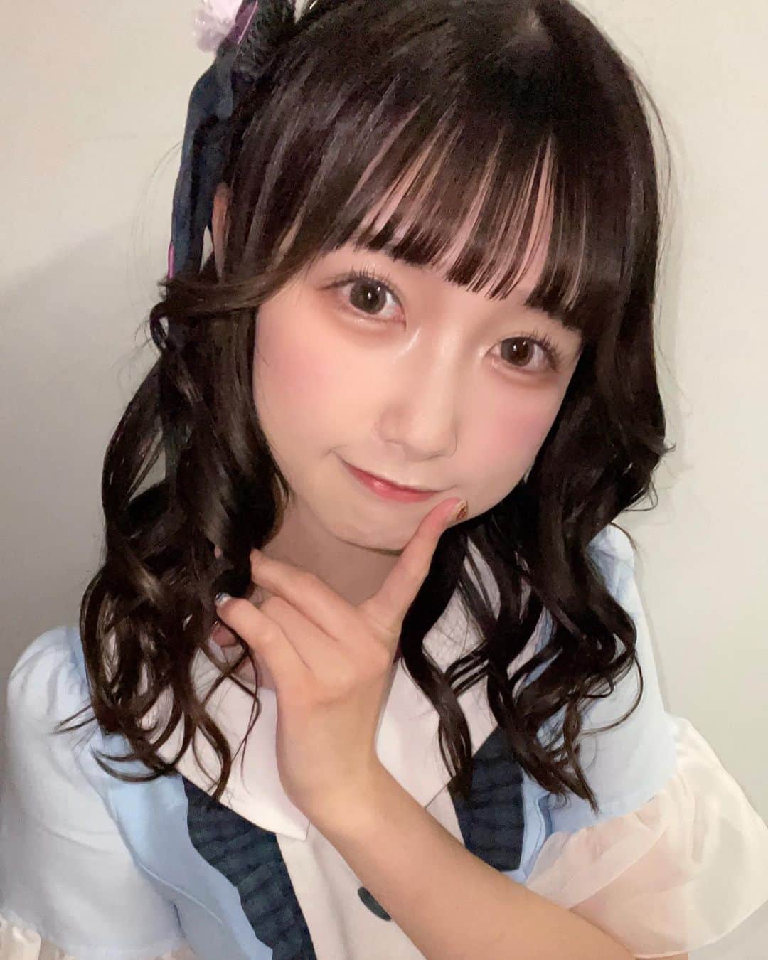 七瀬ひなたのインスタグラム：「今日初めて巻き下ろしにしたあ どう？？🤍  #アイドル #地下アイドル #ヘアアレンジ #編み込みアレンジ #シースルーバング #ぱっつん前髪  #ポニーテール #イコラブ #いいね返し #いいねした人全員フォローする #黒髪 #衣装 #アイドル衣装 #日向坂46 #乃木坂46 #自撮り界隈 #自撮り #自撮り女子 #写真好きな人と繋がりたい #ファインダー越しの私の世界 #被写体モデル  #白加工 #淡色女子 #サロモ  #ツインテール #プリント倶楽部 #量産型 #地雷女 #ぱっつん前髪  #巻き髪」