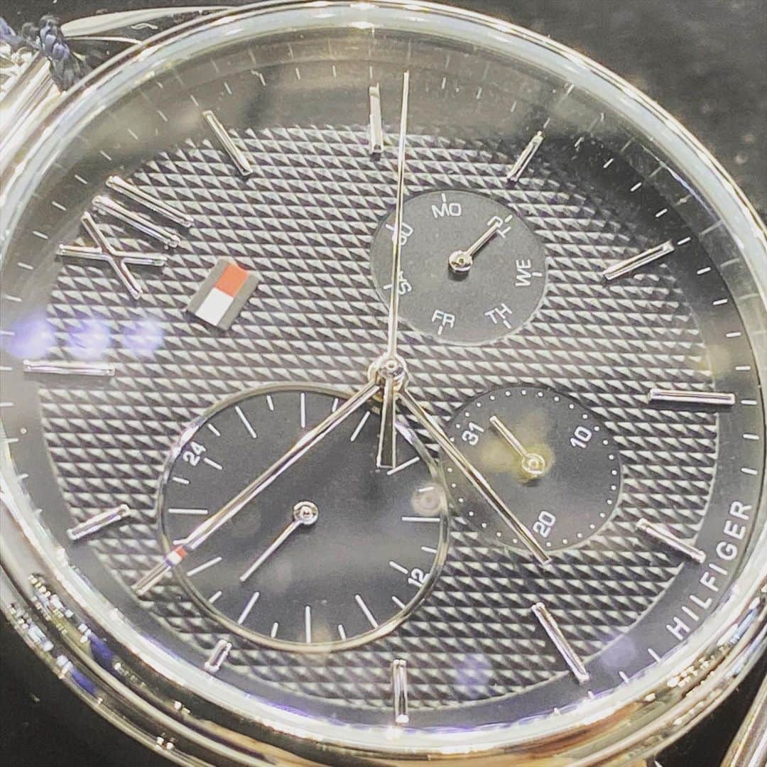 時計倉庫TOKIA 公式アカウントさんのインスタグラム写真 - (時計倉庫TOKIA 公式アカウントInstagram)「TOMMY HILFIGER 1791415  なんと12,000円！  みて下さい、この文字盤の美しい仕上げ！ どう考えても、1万ちょっととは思えないです！ TOMMYのロゴがワンポイントになっているのも素敵です！  ファッションブランドの腕時計って、ちゃっちく見られがちですが、 TOMMYはマジでクオリティ高いです。」2月10日 22時22分 - tokia_official