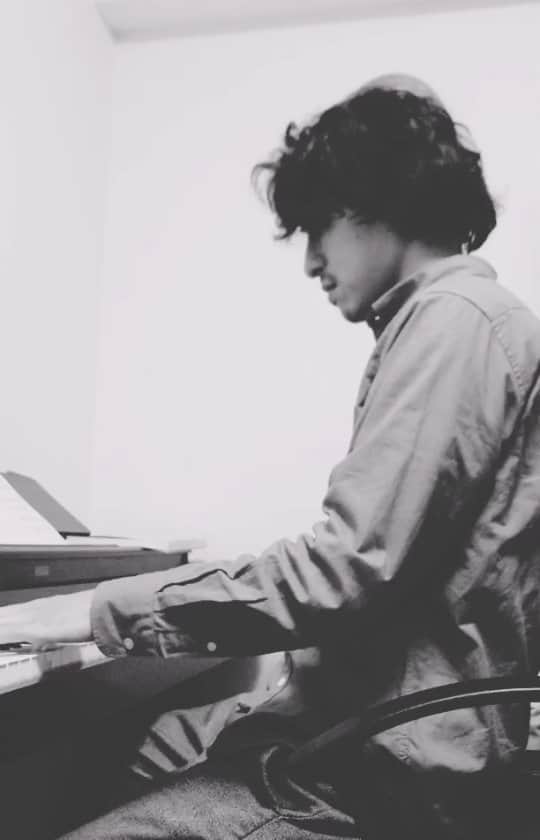 Terry Birdさんのインスタグラム動画 - (Terry BirdInstagram)「ピアノ練習中💪 Tengah practice ...