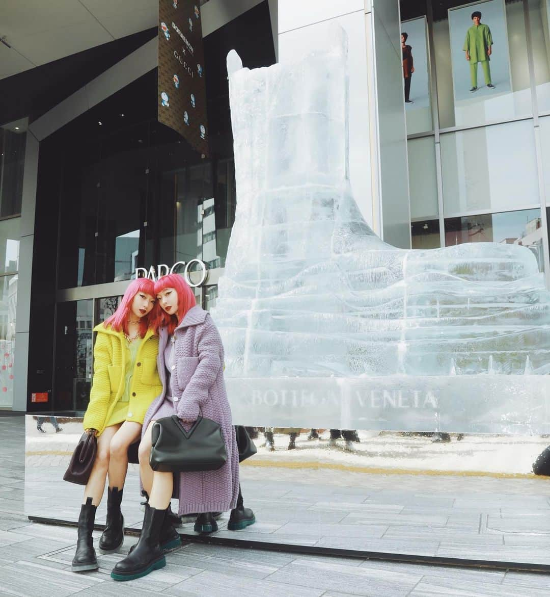 AYAさんのインスタグラム写真 - (AYAInstagram)「渋谷PARCOにて ボッテガ・ヴェネタのタイヤブーツをモチーフとしたアイススカルプチャーのインスタレーションが開催されています❄️(写真2枚目) 私達も普段から愛用しているタイヤブーツを履いて、展示を見に行って来ました🌬 間近で見ると迫力に圧倒されます、素敵でした💫✨  Photo @saeka_adamiss」2月10日 22時28分 - ayaxxamiaya