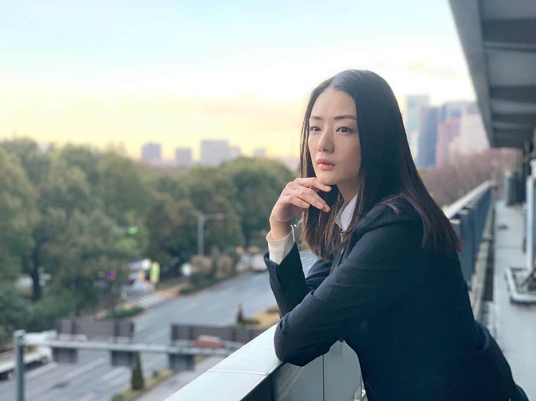 片山萌美のインスタグラム：「#強行犯係樋口顕  #テレビ東京　 #moemikatayama  2月11日18:00〜 生配信が決定です✨  テレビ東京LINE公式アカウントを友達追加で観られるそうです♪ 皆様のご視聴を お待ちしております🤍  そして12日夜8時からは 第5話『路標』 お楽しみに🚨」