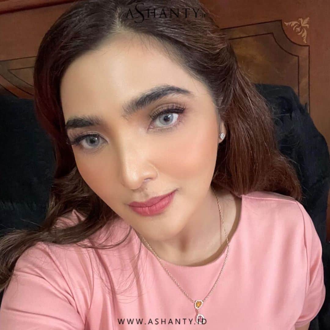 ASHANTY BEAUTY CREAM OFFICIALのインスタグラム：「Ashanty Beauty Cream adalah perawatan wajah yang selalu digunakan Bunda Ashanty 🌸  Membuat wajah lebih sehat, cerah dan glowing. Gunakan rutin setiap pagi dan malam hari dan dapatkan hasil kulit wajah idaman ❤️」