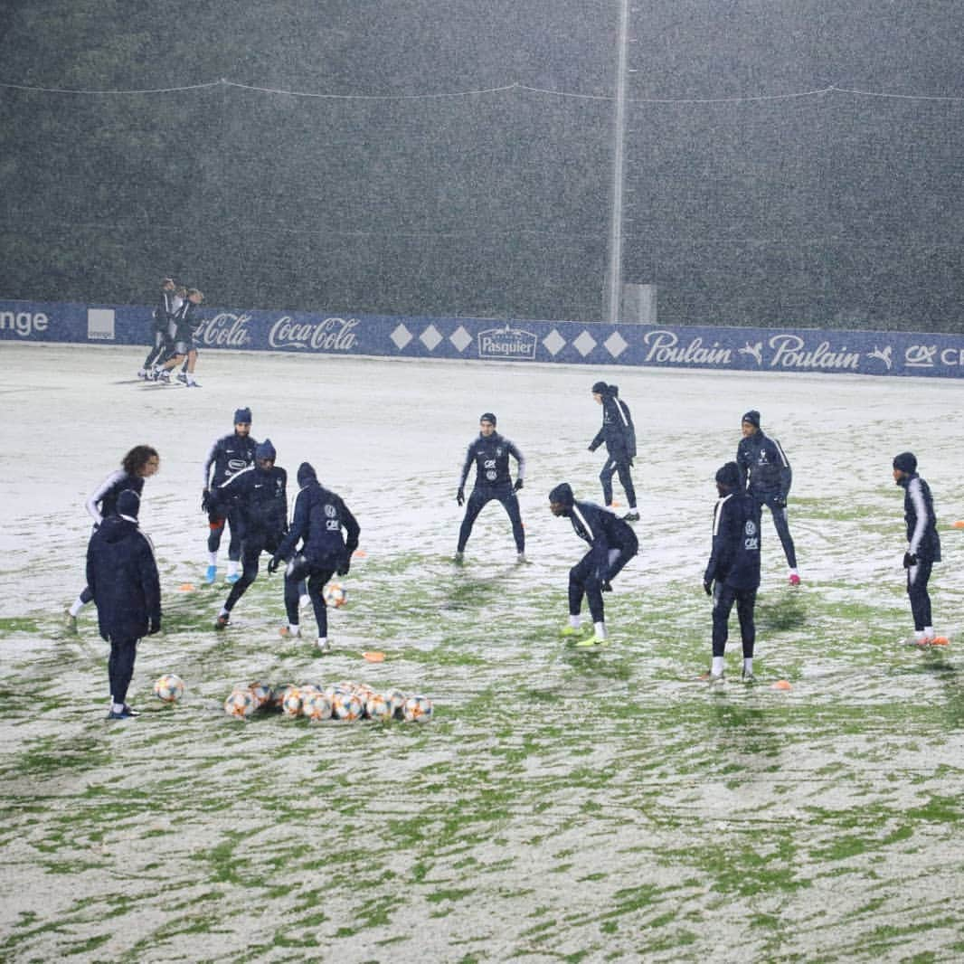 サッカー フランス代表チームさんのインスタグラム写真 - (サッカー フランス代表チームInstagram)「❄️❄️❄️ #FiersdetreBleus」2月10日 22時35分 - equipedefrance