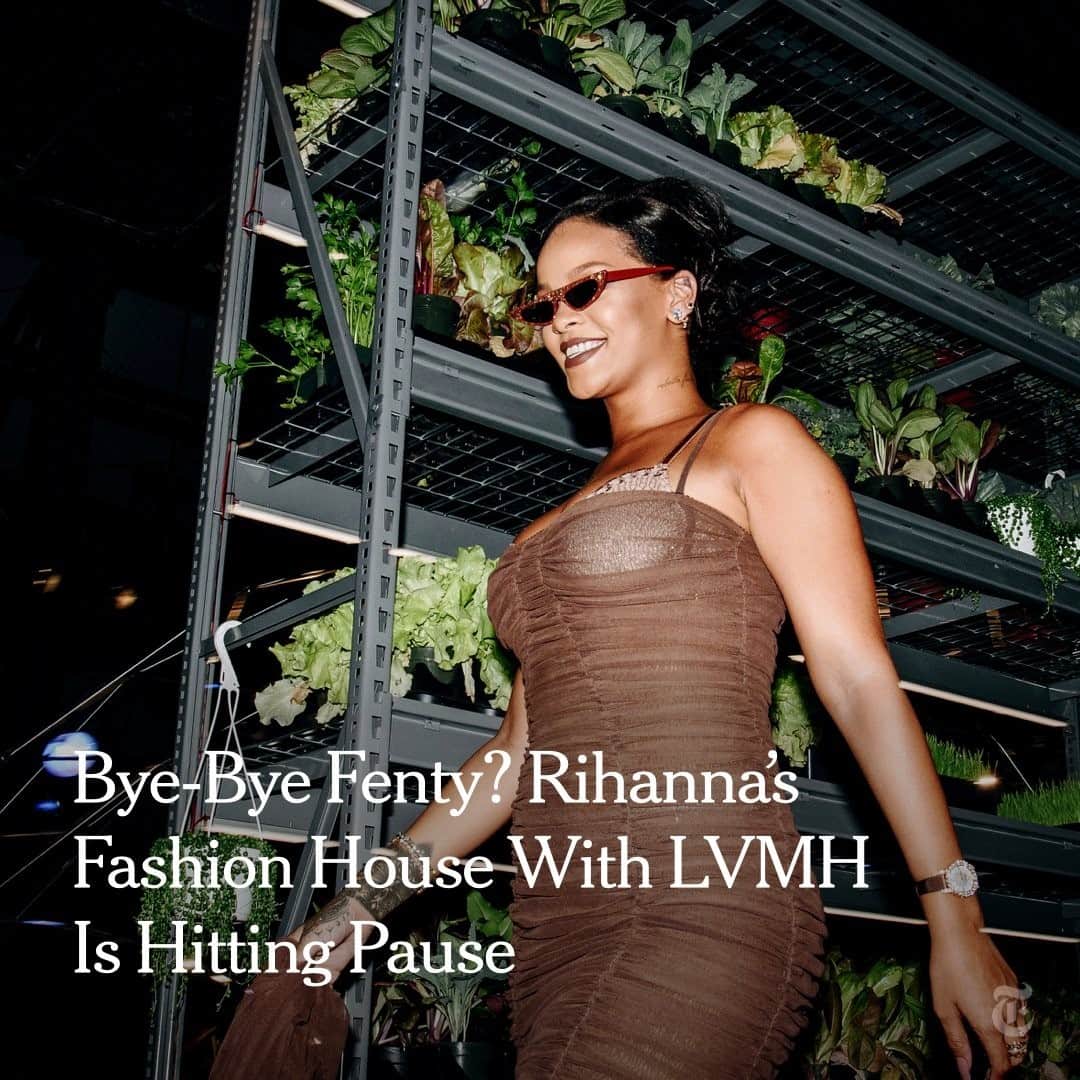 New York Times Fashionのインスタグラム：「Still our style icon. What this all means, link in bio. Photograph by @vnina」