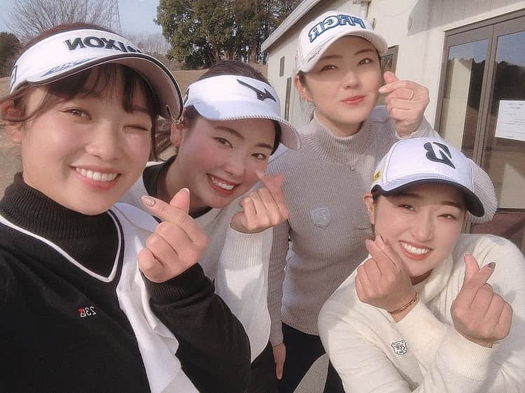 辻梨恵さんのインスタグラム写真 - (辻梨恵Instagram)「🤳✨ . いつもゴルフの時スイング撮り合う以外は写真撮ろ〜ってならなくて、 なんか久しぶりのセルフィー‼︎‼︎ 今回のミニ合宿メンバーと♡ . #アプリ最強説 #キュンです」2月10日 22時38分 - s2.golf