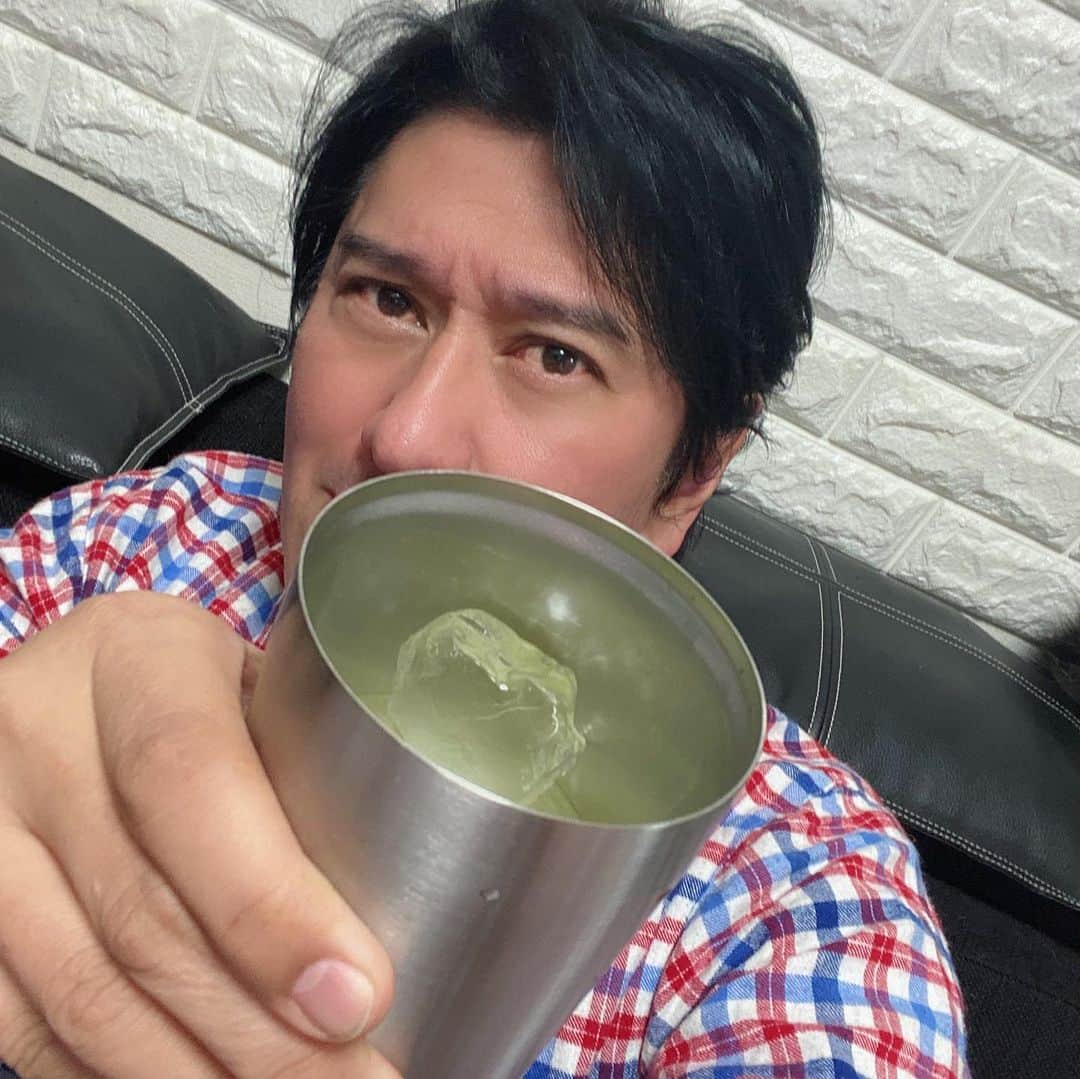 川崎麻世さんのインスタグラム写真 - (川崎麻世Instagram)「パジャマでお邪魔❓ 今夜は飲みたい気分で、晩御飯もつまみね💦 残ったら保存します👍 勿論麻世ハイ（焼酎、炭酸、シークアーサー、もしくはレモン） 飲んだら寝るよ。 麻世寝ず（マヨネーズ）だけど😂」2月10日 22時44分 - mayokawasaki